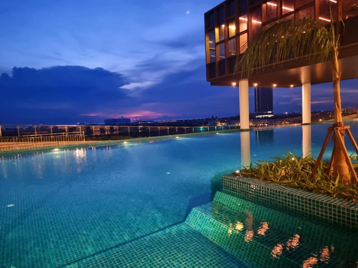 Luxury Couple Suites L Free Netflix L Massage Chair L Bathtub L Wifi 200Mbps L Town Area Bali Residence Malacca ภายนอก รูปภาพ